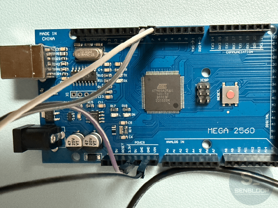 JSN-SR04T 센서가 연결된 아두이노 메가 보드 상단부 전경