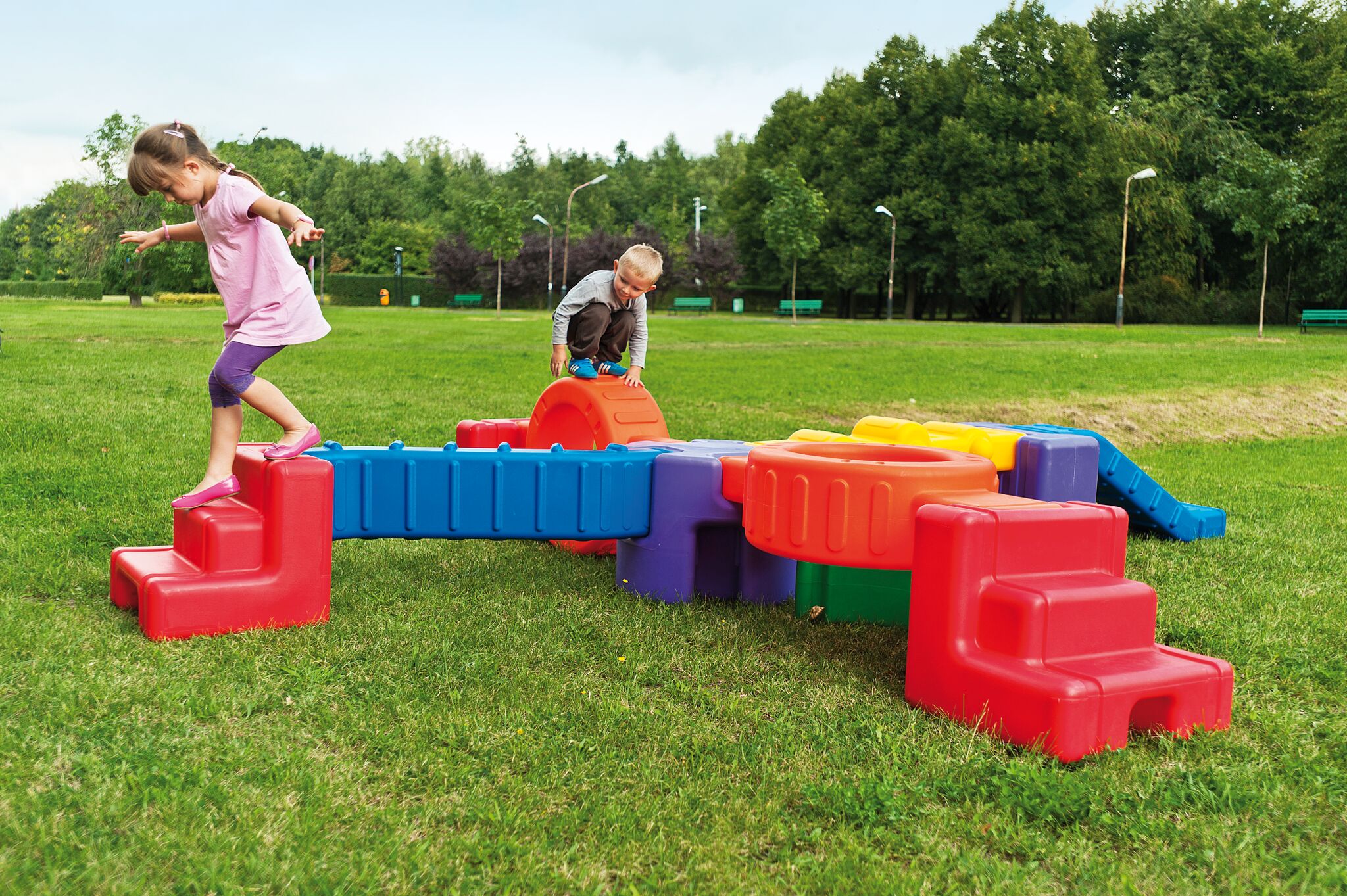 Outdoor sensory play