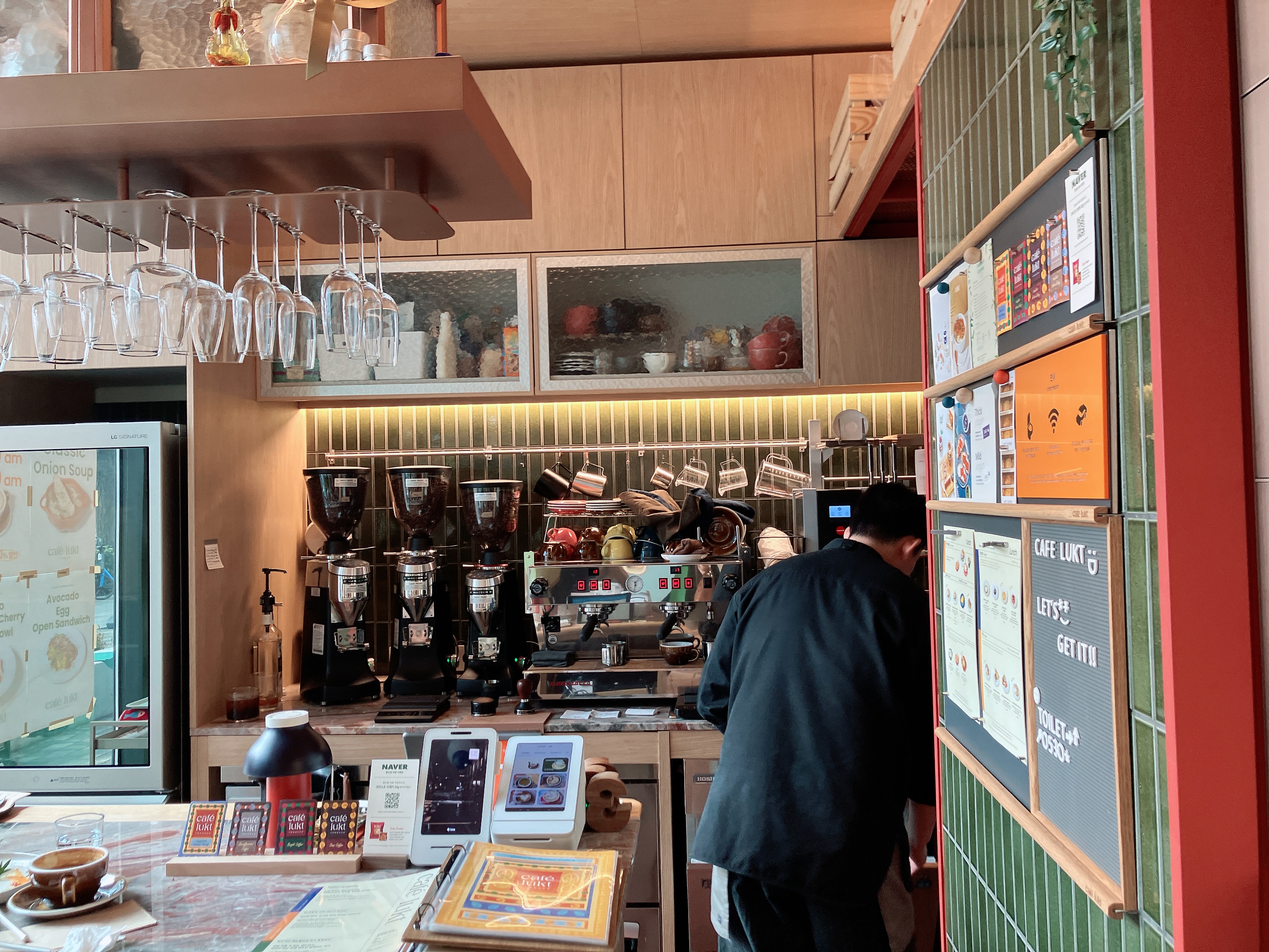 Healthy Brunch in Seoul Yongsan Cafe Lukt Vibe & Atmosphere