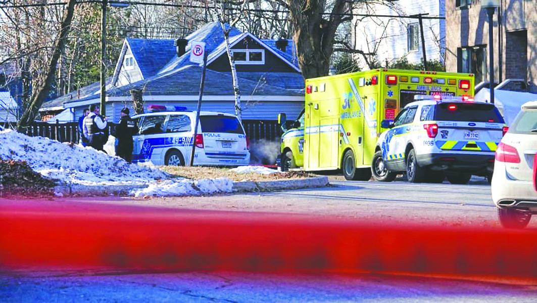 魁省滿地可周三揭發一起3屍命案，一名成年女子與她的兩名年幼兒子，被發現陳屍家中，警察封鎖了街道。 CBC