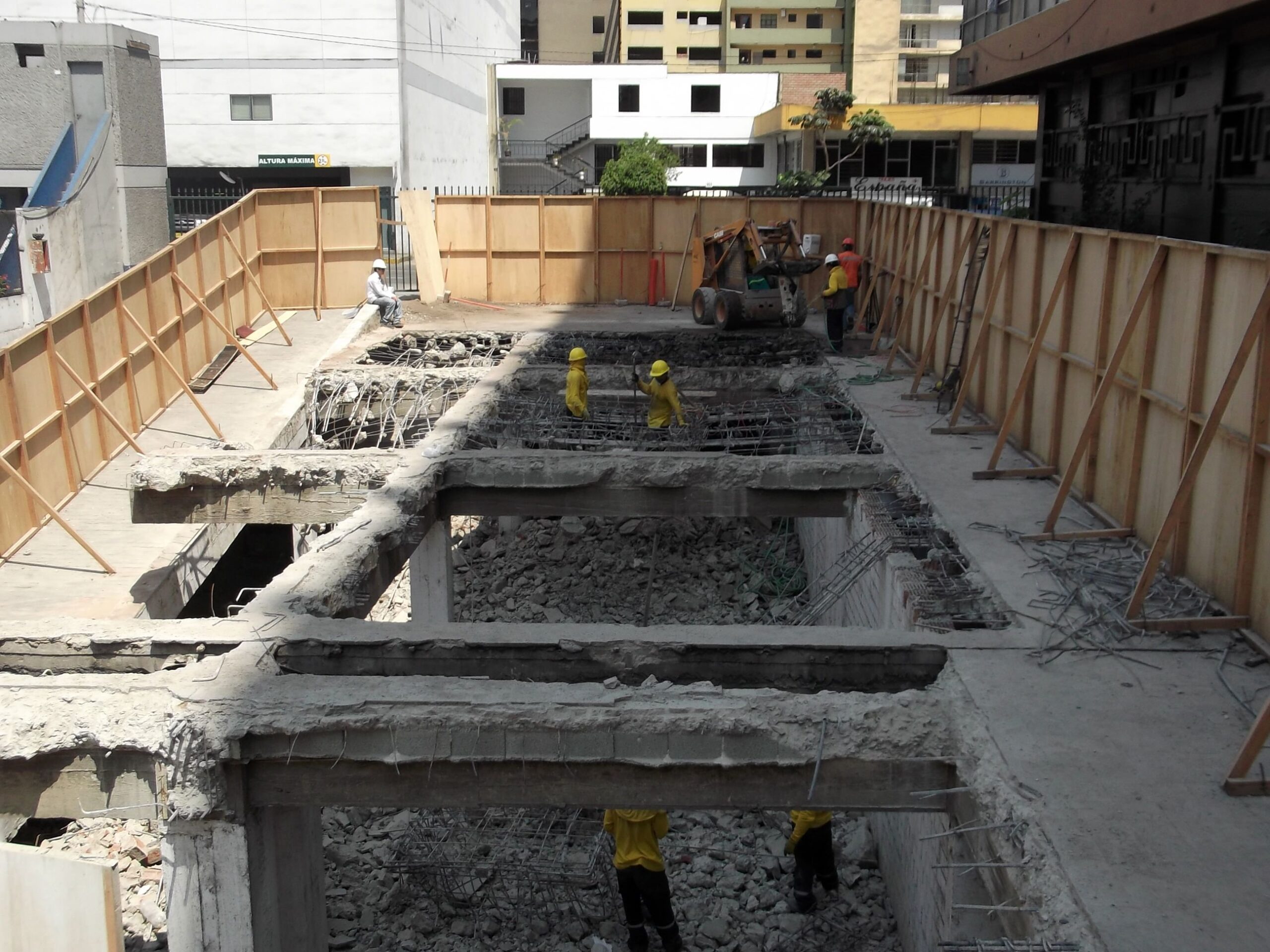 PACÍFICO SEGUROS: Demolición – Miraflores