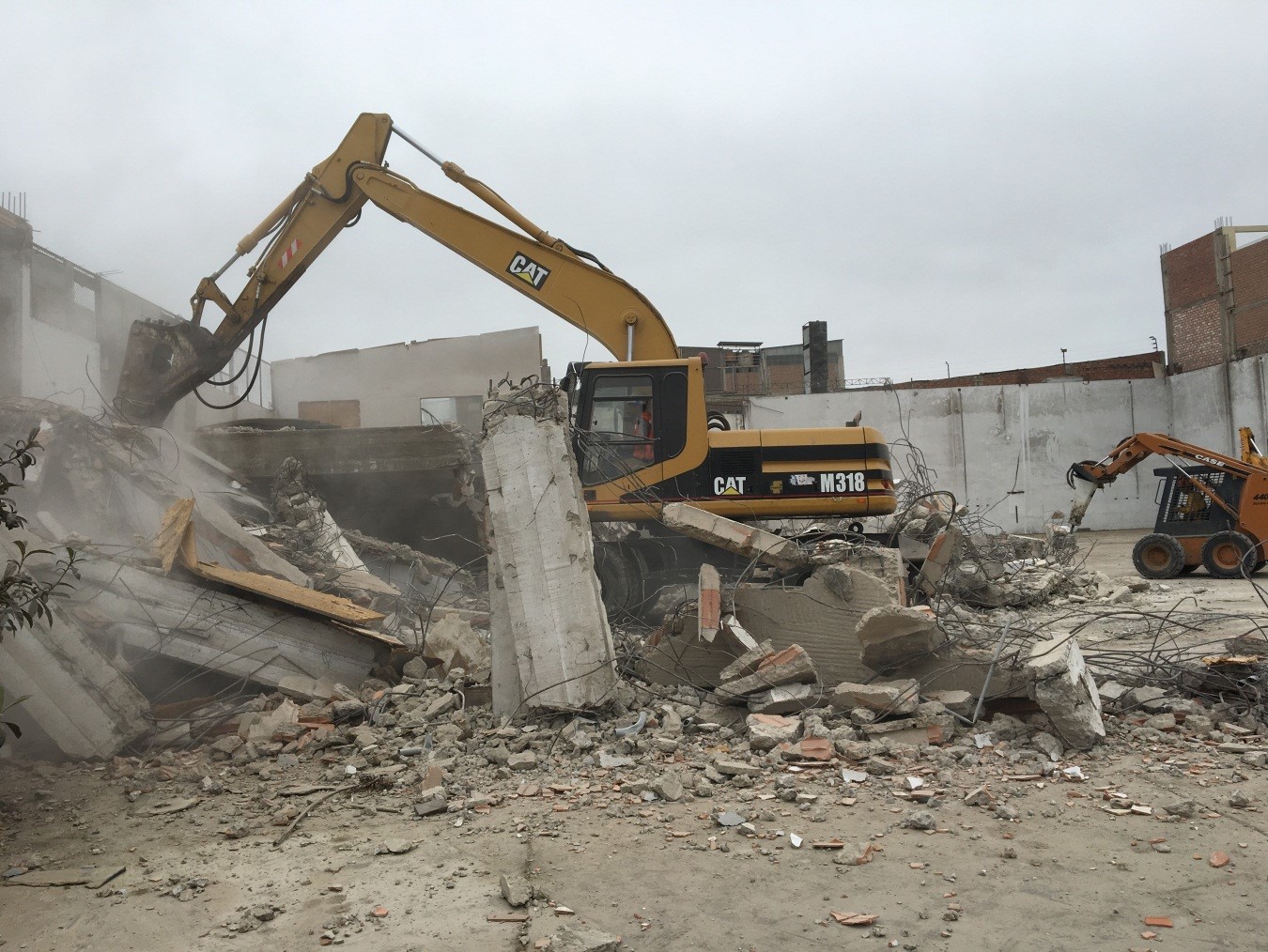 CASTER: Demolición y Excavación Condominio Guardia Civil III – Chorrillos