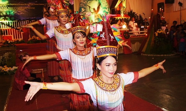 6 Tari Adat Tradisional dari Sulawesi Selatan - Sering Jalan