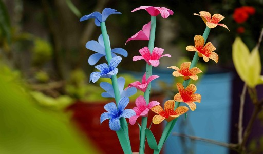 Um bom produto artesanal se destaca pelo acabamento cuidadoso e pela funcionalidade, unindo detalhes bem feitos, resistência e beleza em uma peça equilibrada e de qualidade.