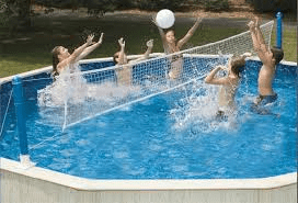 Mignon Jeune Garcon Amusant Decision Cascadeur Sur Filet De Volley Dans La Piscine Banque D Images Et Photos Libres De Droits Image 40671622