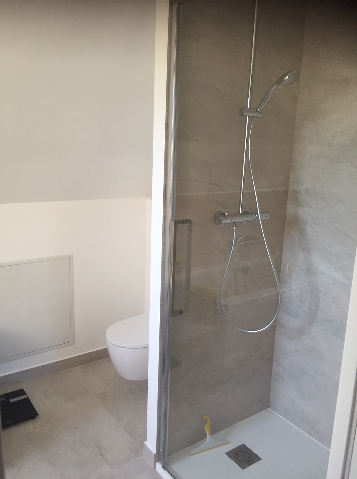 Douche et WC Feucherolles