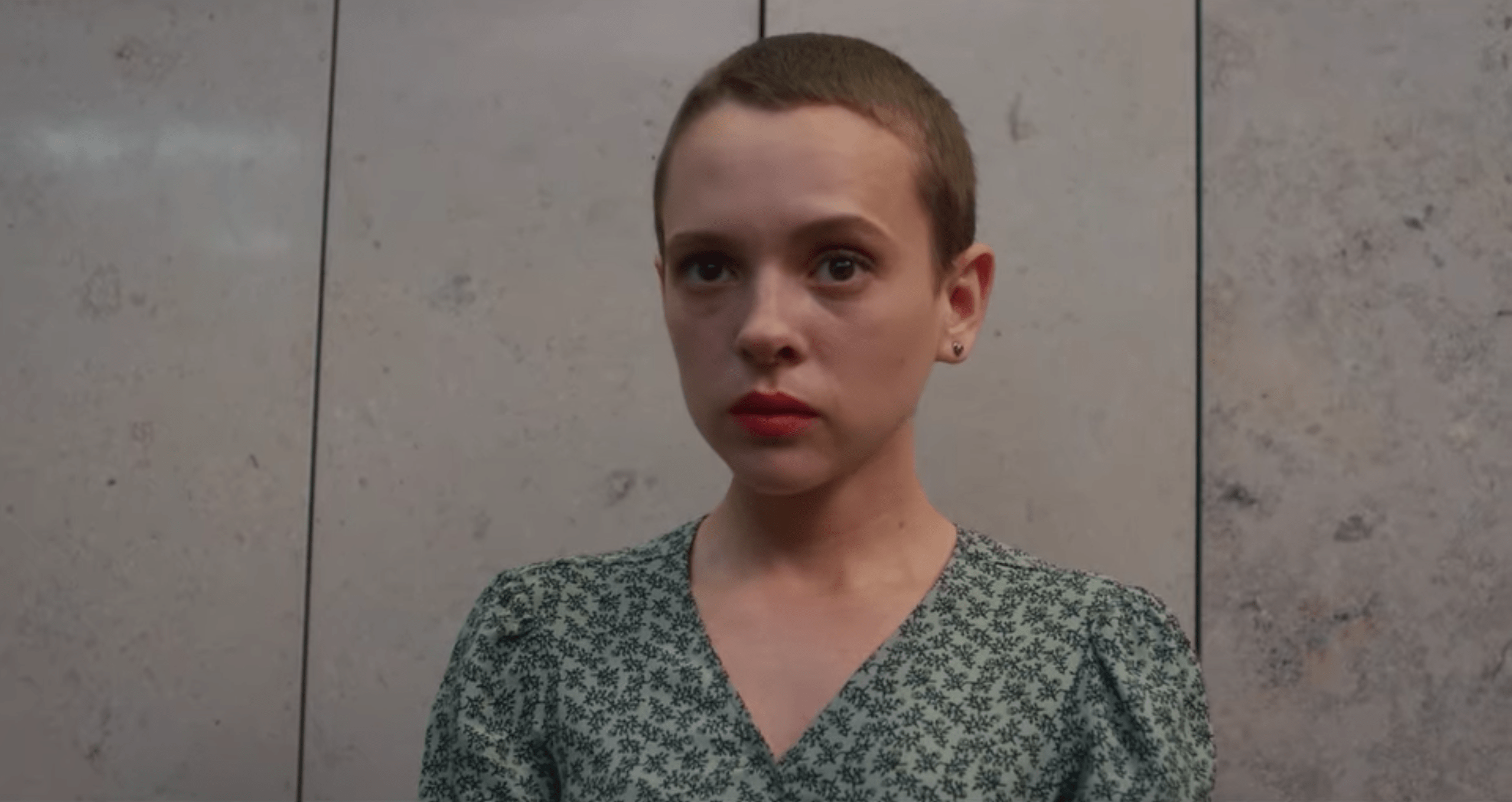 Femme Juive Se Rase La Tete Vu sur Netflix : Unorthodox – Servir Ensemble