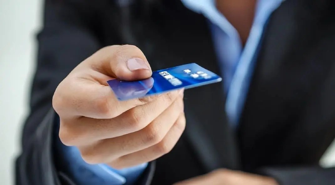 Qual o melhor programa de recompensas? Nubank ou Credicard Zero?