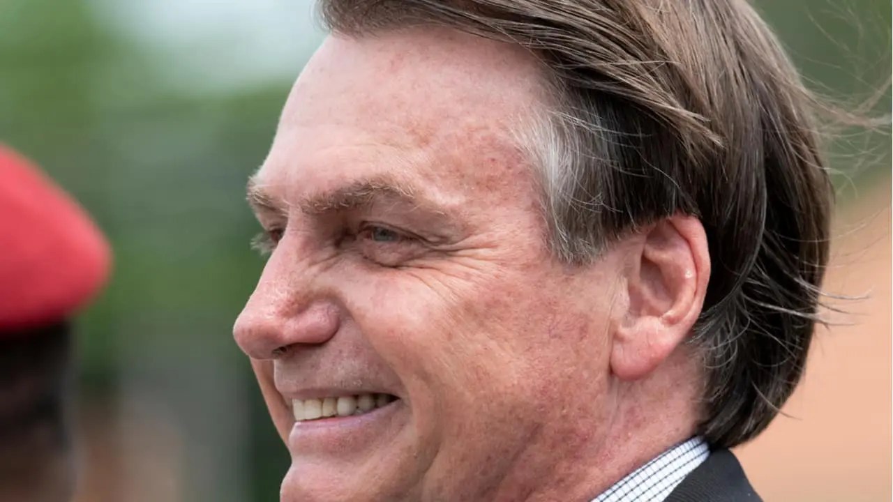 Bolsonaro diz que “Algo vai acontecer na Petrobras” e promete zerar imposto do gás e do diesel