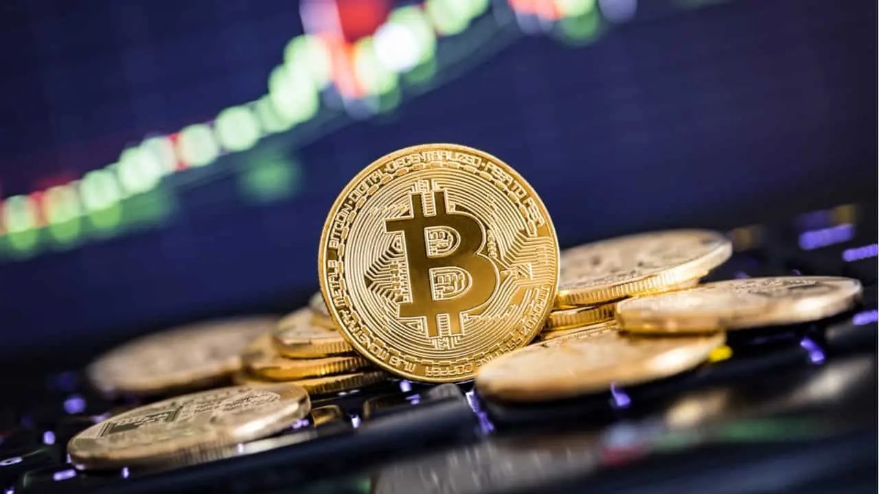 Brasileiro perde R$ 4,4 milhões em bitcoin e processa Binance e Huobi