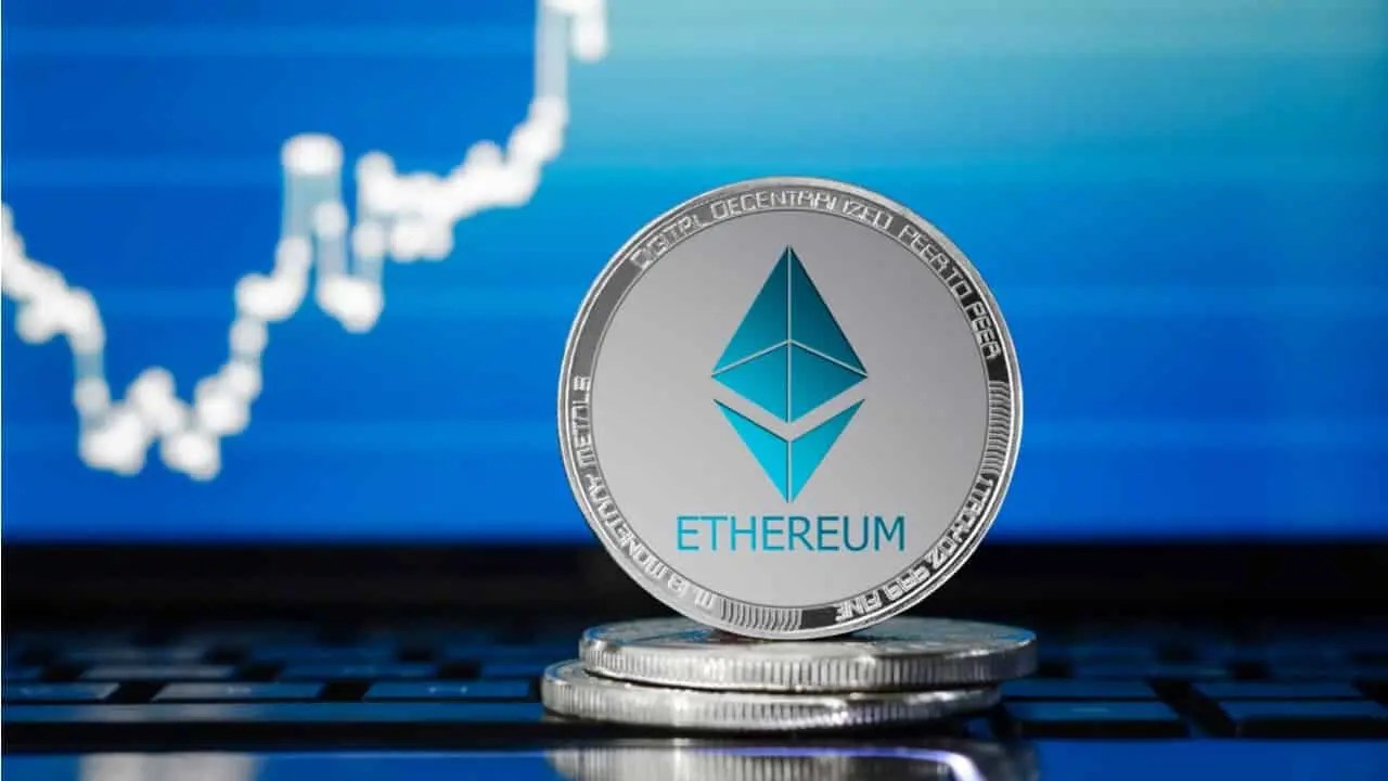 Criptomoeda Ethereum bate recorde e vale metade da bolsa brasileira