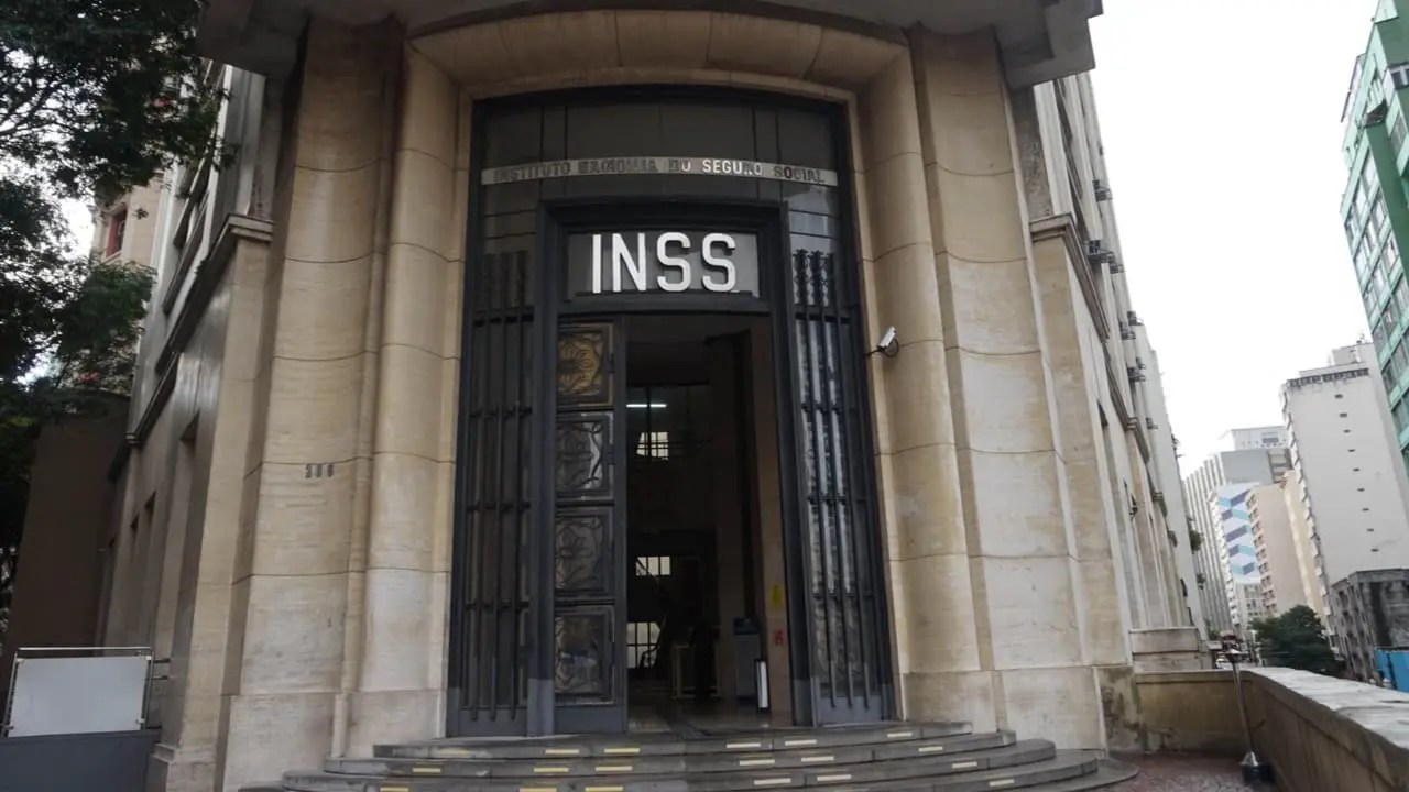 Fila de espera do INSS deve aumentar após corte bilionário no orçamento
