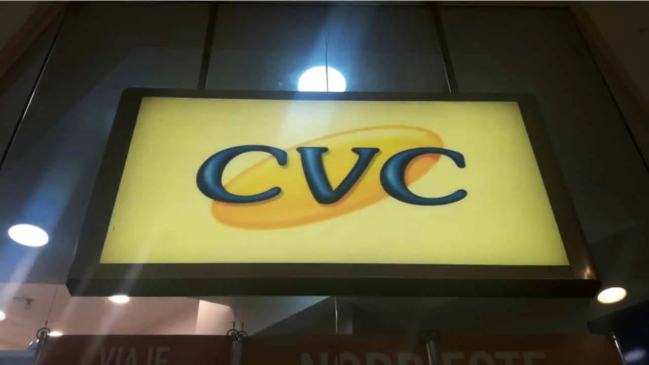 CVC lança cartão de crédito em parceria com Itaú e Visa, que acumula pontos
