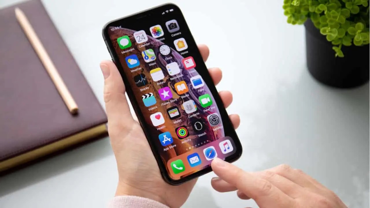 Como é possível salvar cartão de crédito no iPhone de forma segura?