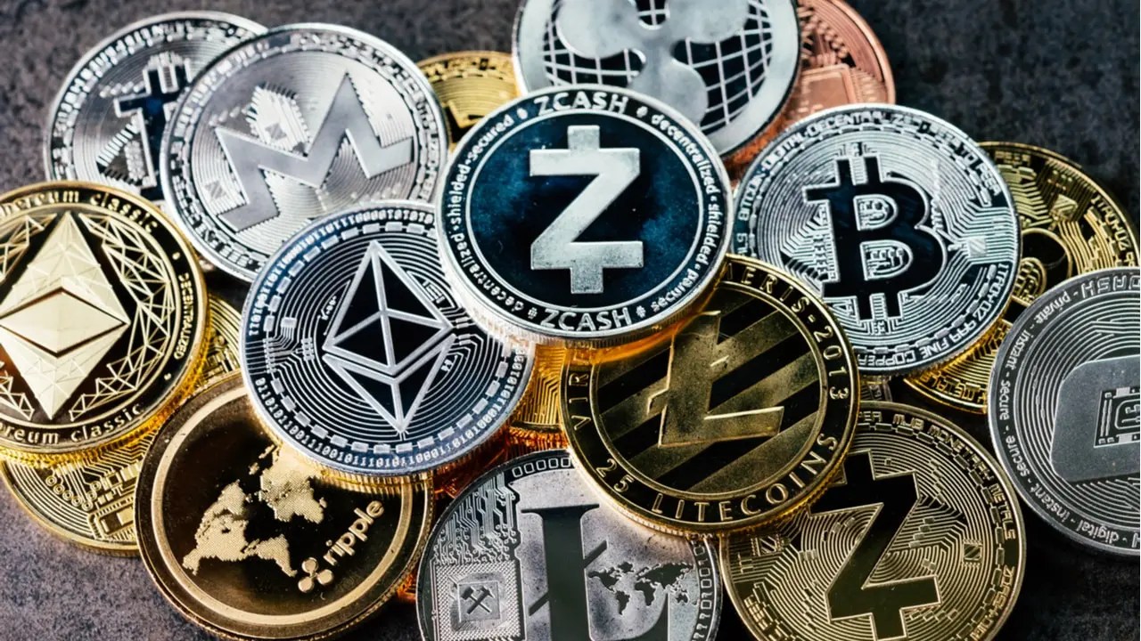 Bitcoin, Ethereum e Dogecoin operam em alta nesta segunda-feira (07)