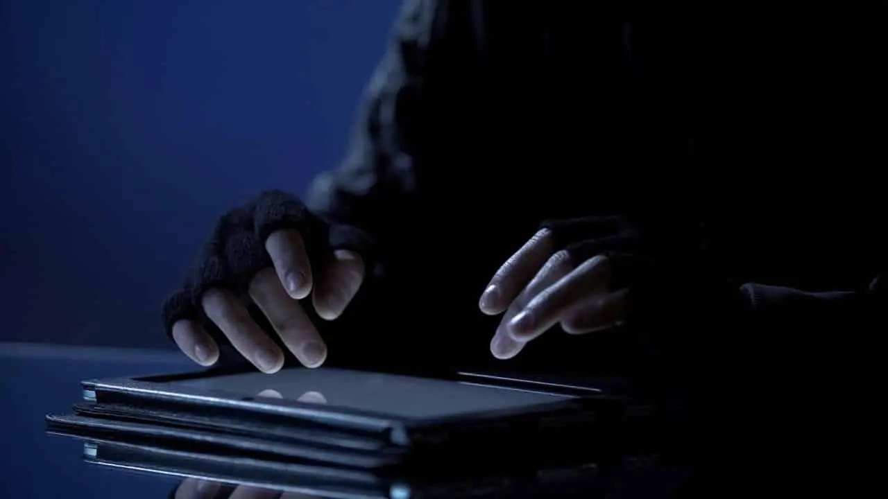 Hacker encontra dados sensíveis expostos na CAIXA, DATASUS, USP e outros