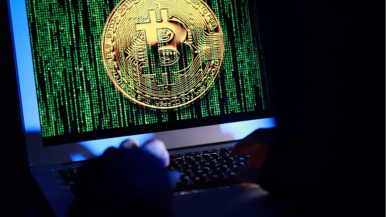 CEO de corretora de criptomoedas é acusado de bloquear contas e fugir
