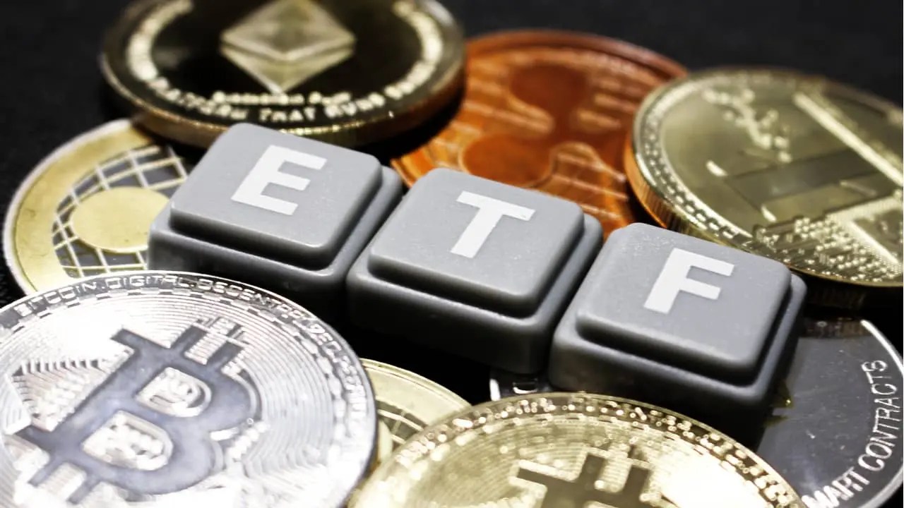 Estreia do 1º ETF de criptomoedas supera expectativas e junta R$ 615 mi