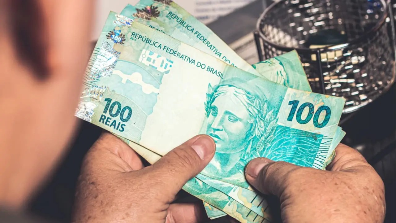 Empresa não pagou o 13º? Veja o que fazer