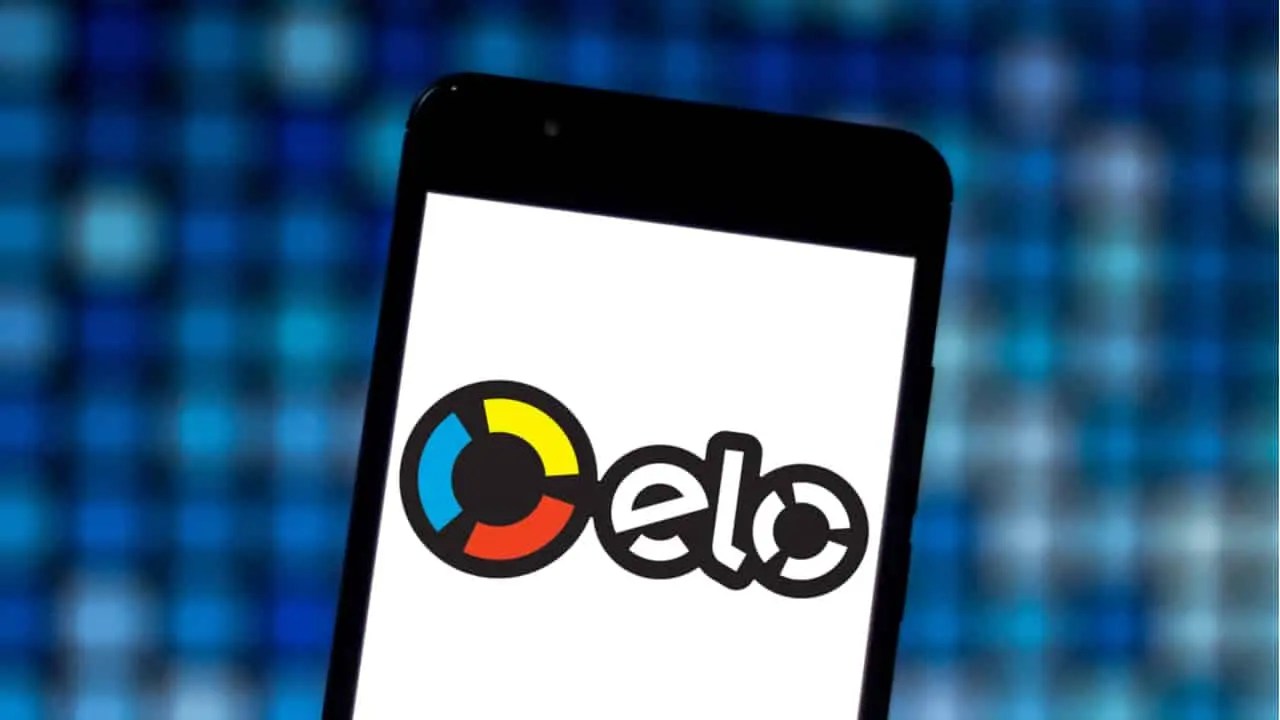 Elo e Caixa dão bônus de R$ 10 para celular em compras com QR Code