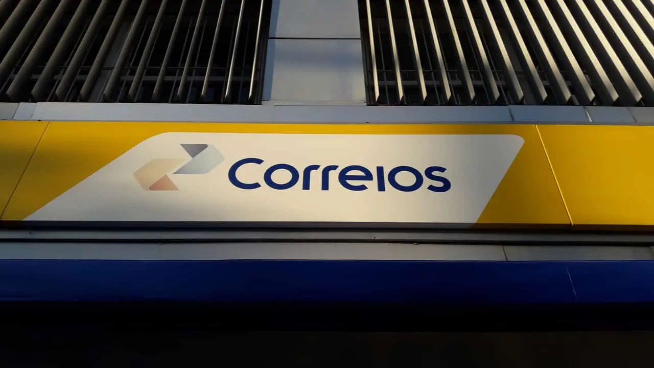 Correios: governo quer vender estatal integralmente em leilão único