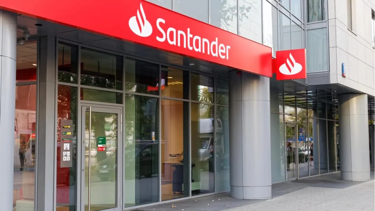 Santander passa a oferecer crédito para compra de motos elétricas