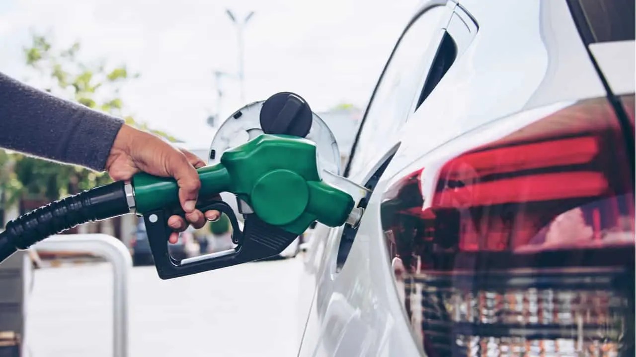 Preço do diesel nas refinarias vai aumentar quase 9% a partir de quarta-feira (29)