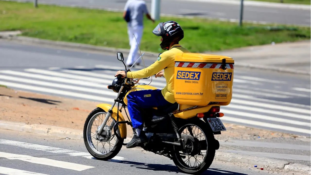 Os funcionários dos Correios serão demitidos após a privatização?