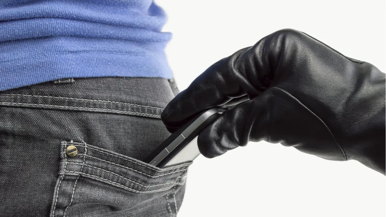 Roubo de celular? Veja dicas de segurança e como agir
