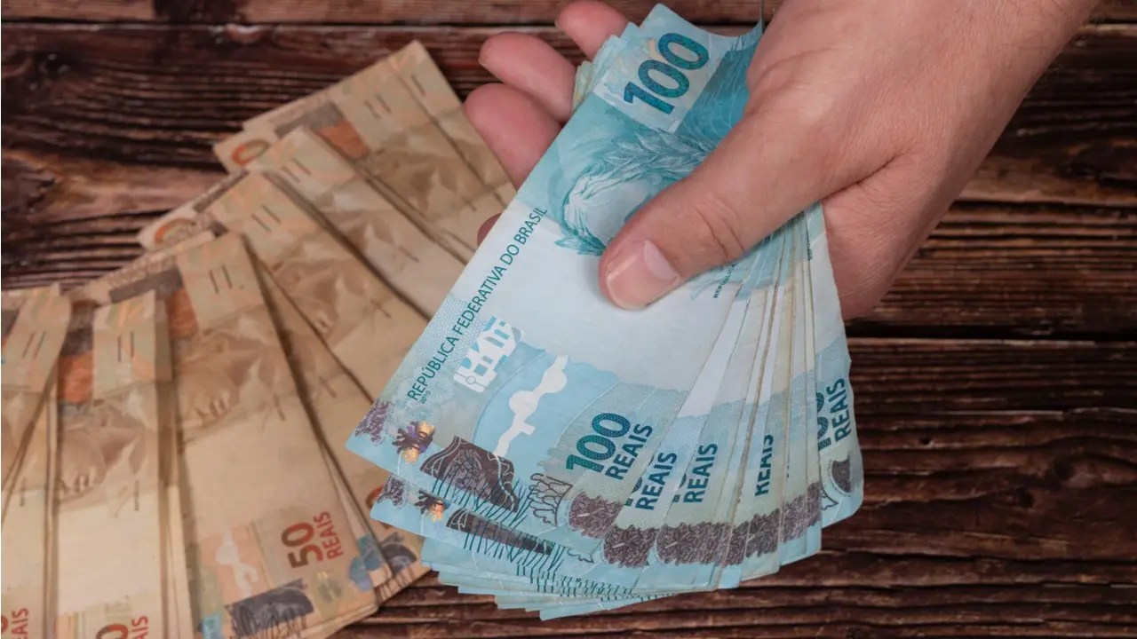 Posso acumular Auxílio-Inclusão e BPC chegando a R$ 1.800?