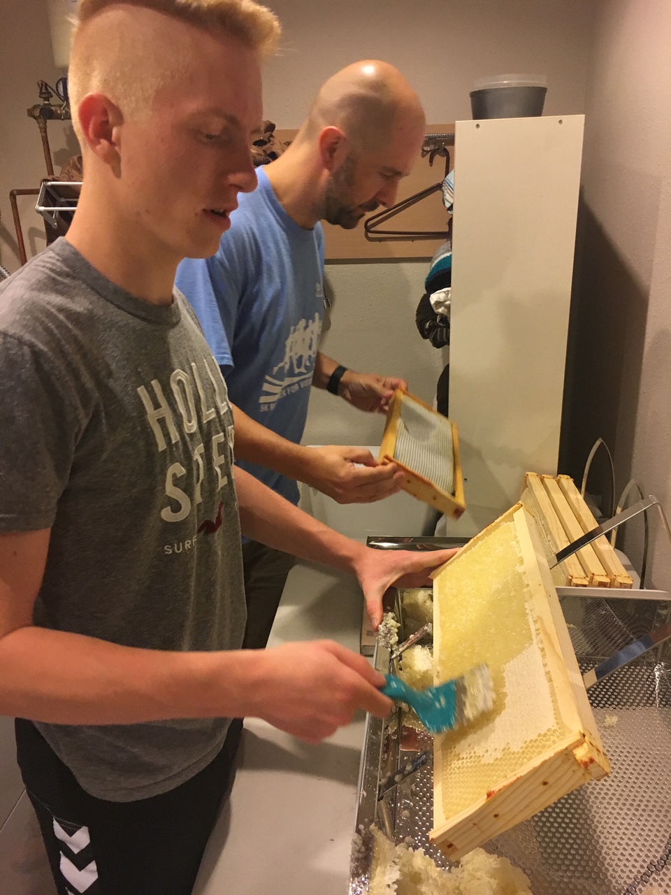 Uncapping Honey Frames