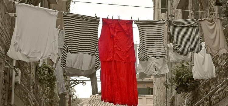 red dress look - get it right with the red color effect on clothes - sew guide on red dress run meaning