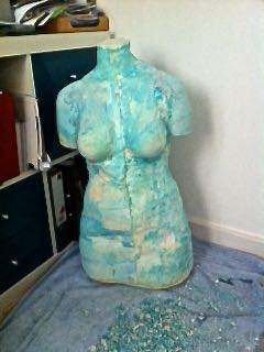 How To Make A Diy Dress Form Part 2 Filling The Mould Sewrendipity
