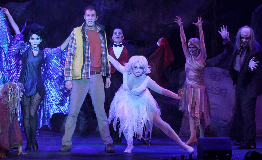 Prepare for halloween with ideas from howstuffworks. Fright Fest Is Back At Six Flags America September 25 October 31