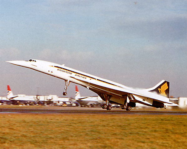 First flight from London to Singapore
