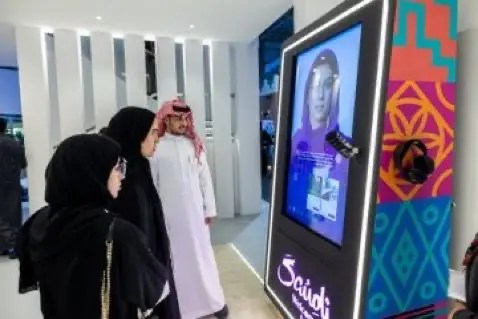 ندى الحربي أيقونة أزياء ملهمة وتصاميم تعزز الفخر بالتراث الثقافي والمحلي