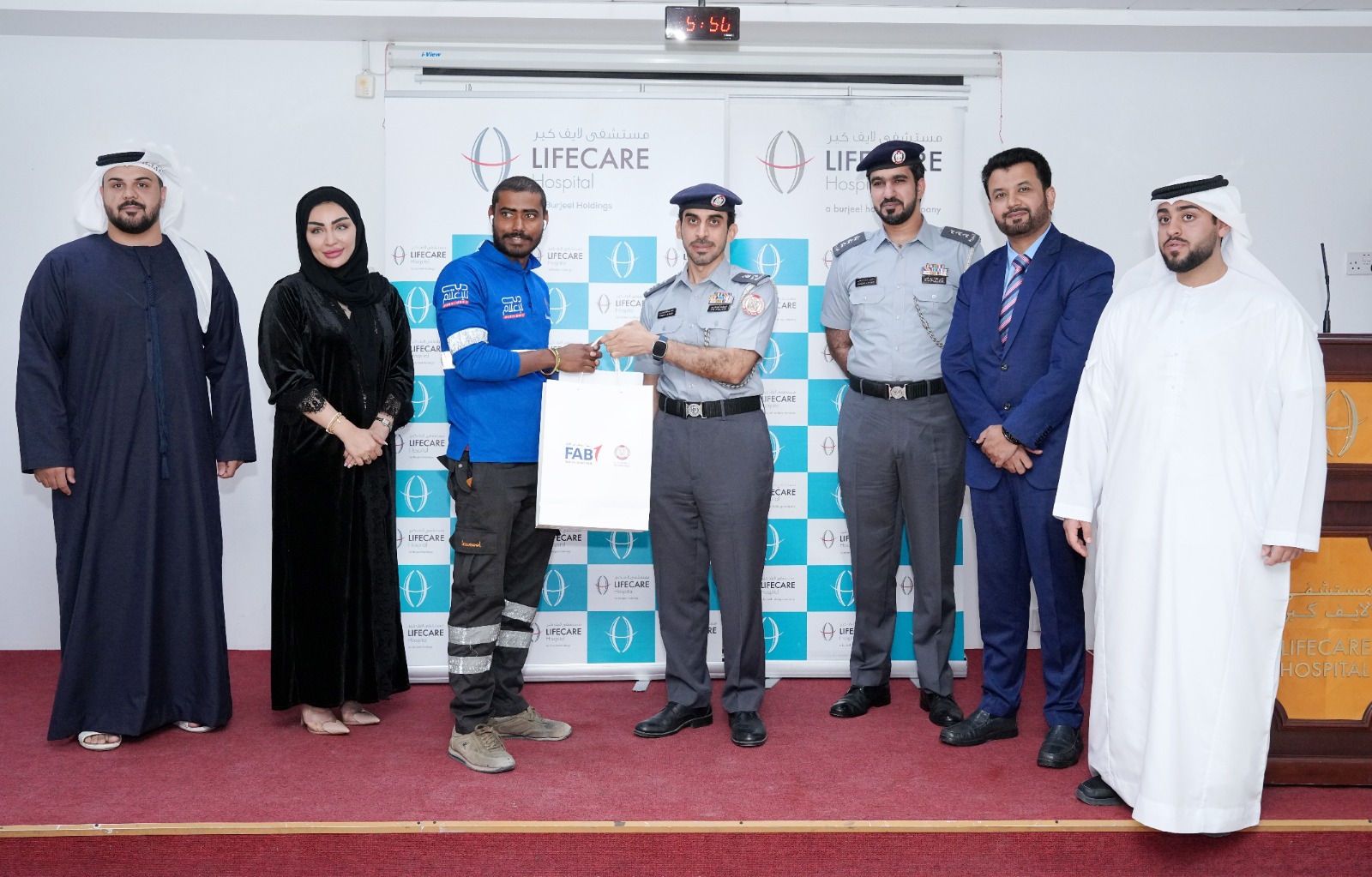 شرطة أبوظبي وبنك أبوظبي الأول تنفذان مبادرة "دفء الشتاء"