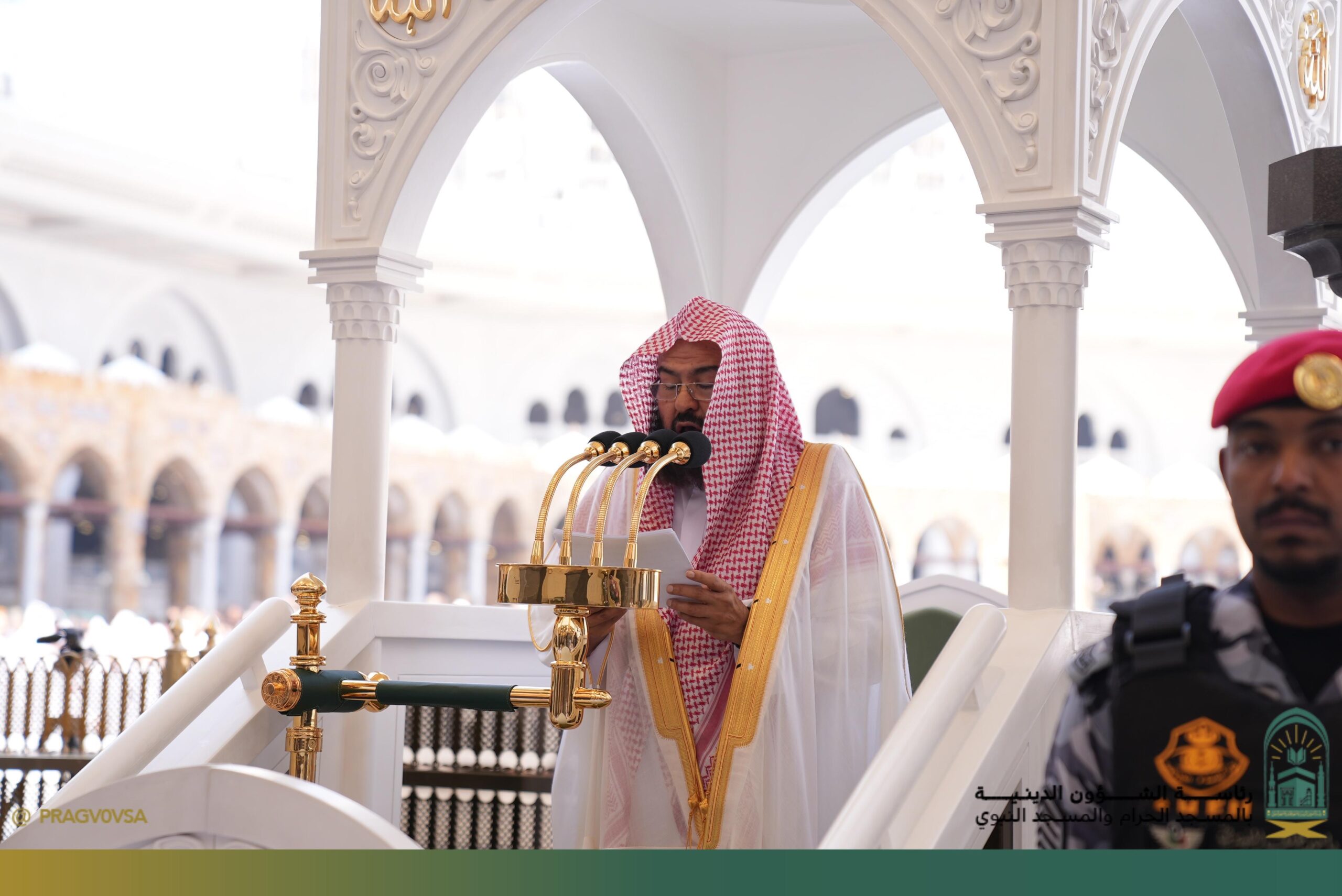 أشرقتِ الآياتُ القرآنيةُ بأعظم بُرهان والنصوصُ الحديثية بأروع بَيان والشاهدُ من الواقع والعيان