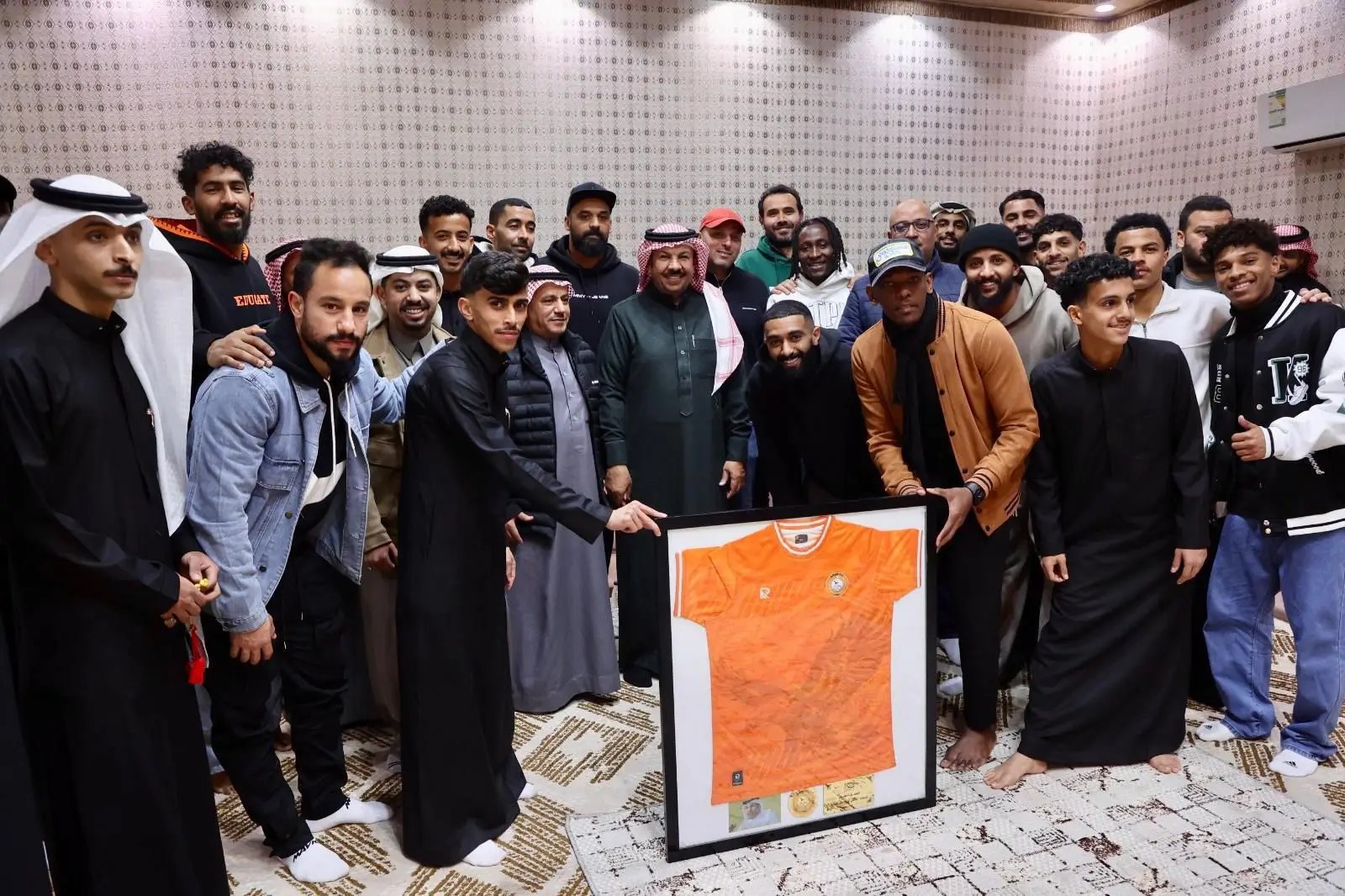 هدية تذكارية للعضو الذهبي شافي بن فاحس الزوين