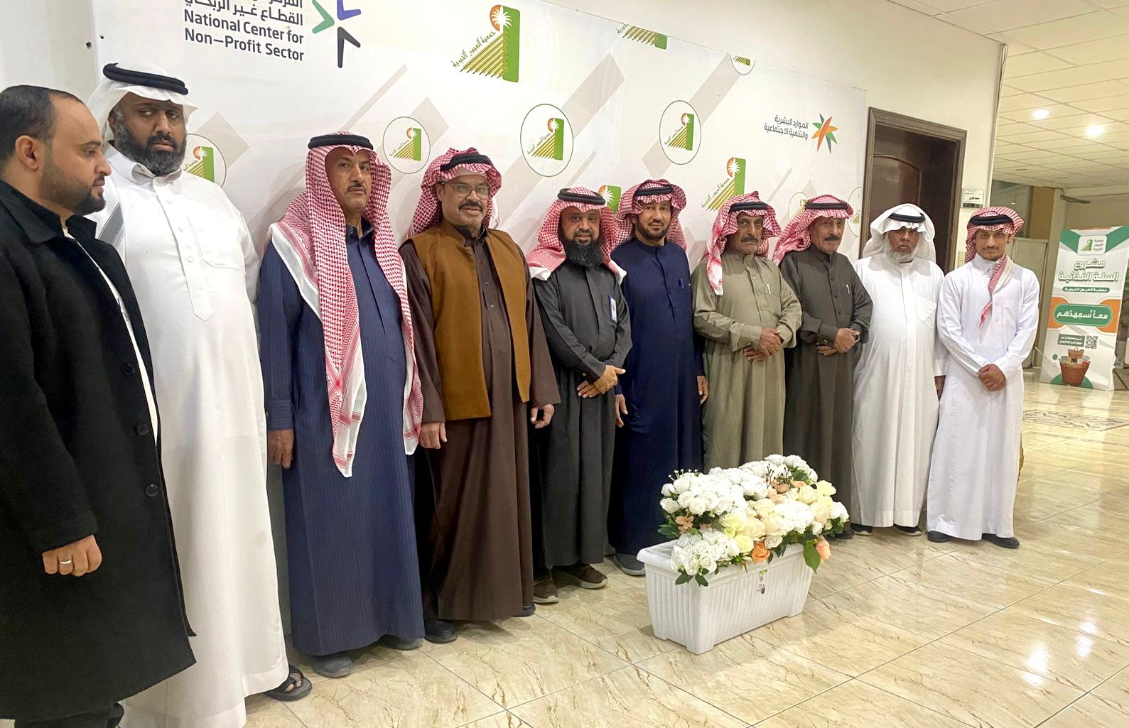 العيون الخيرية تعقد لقاء مع أصحاب المحلات التجارية