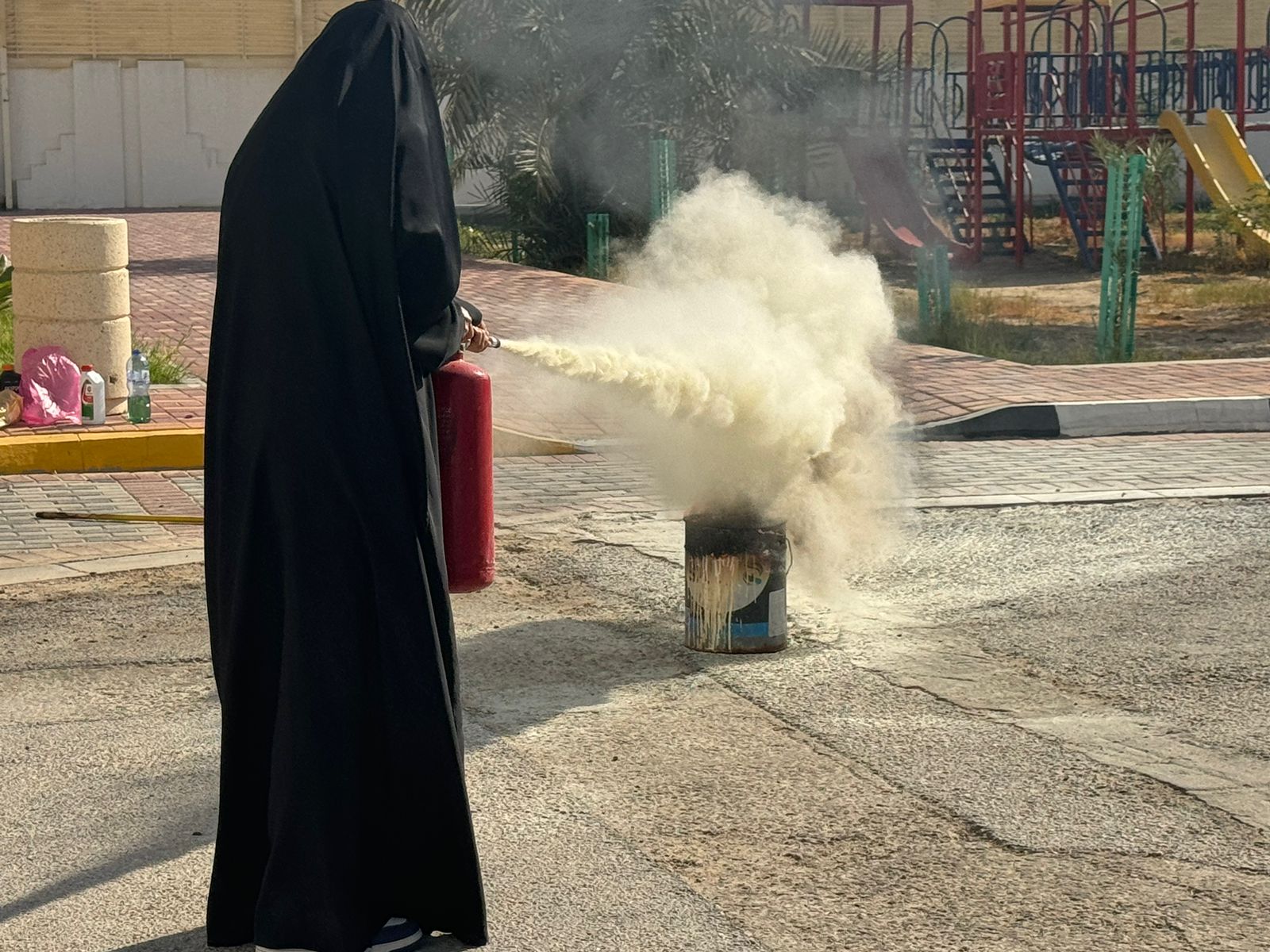 دار تربية الاحساء تدرب منسوبيها على استخدام طفايات الحريق