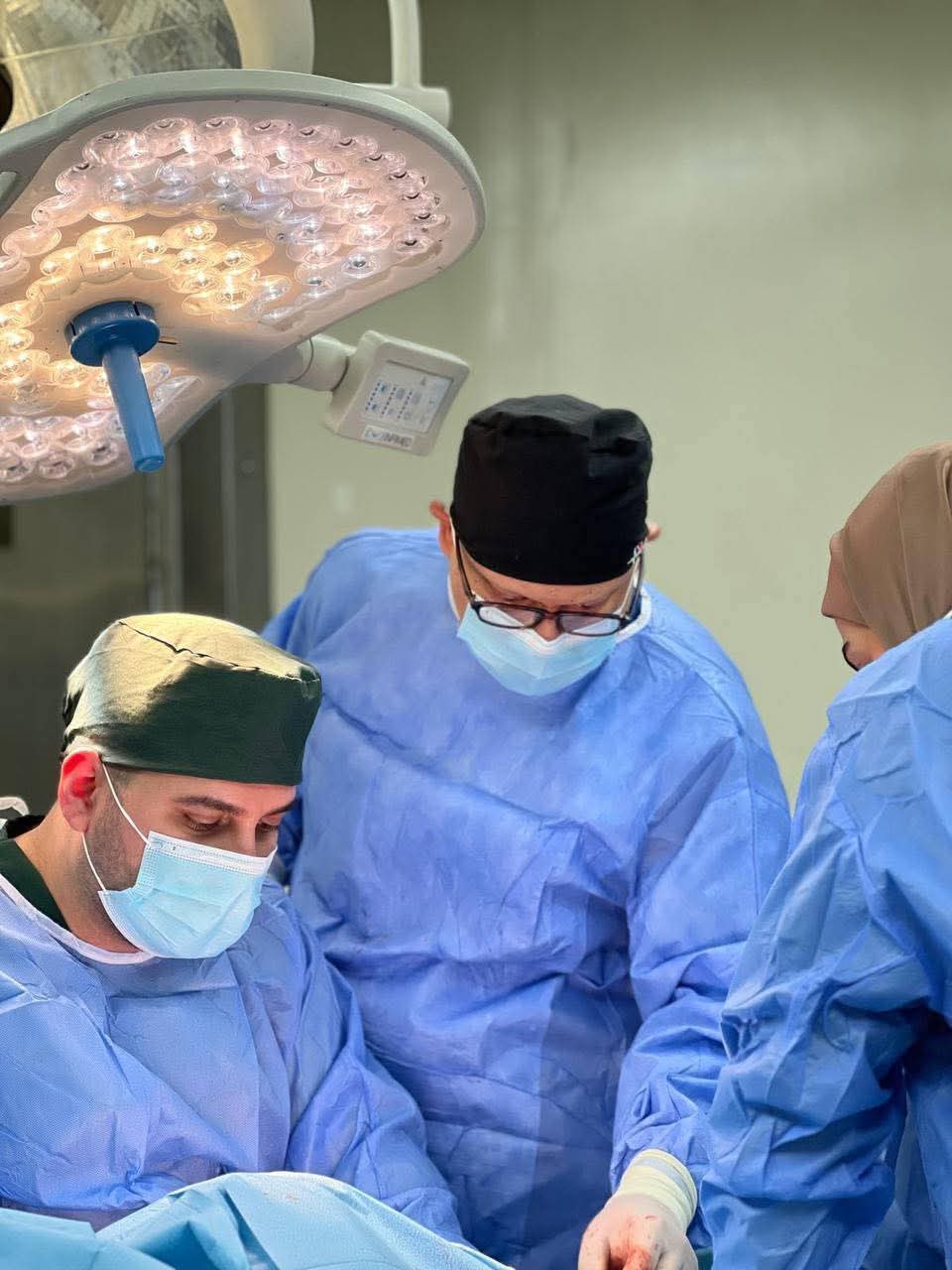 مستشفى يجري عمليتين لارجاع الورك لطفلة تبلغ من العمر سنتين ونصف