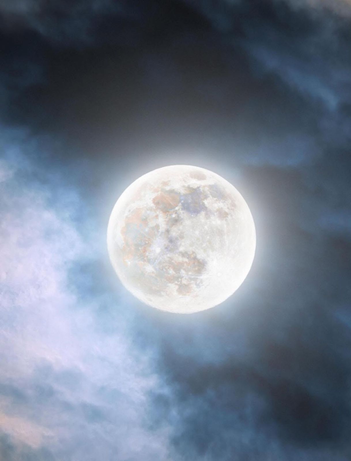 « قمر شعبان » يكتمل بدراً 🌕