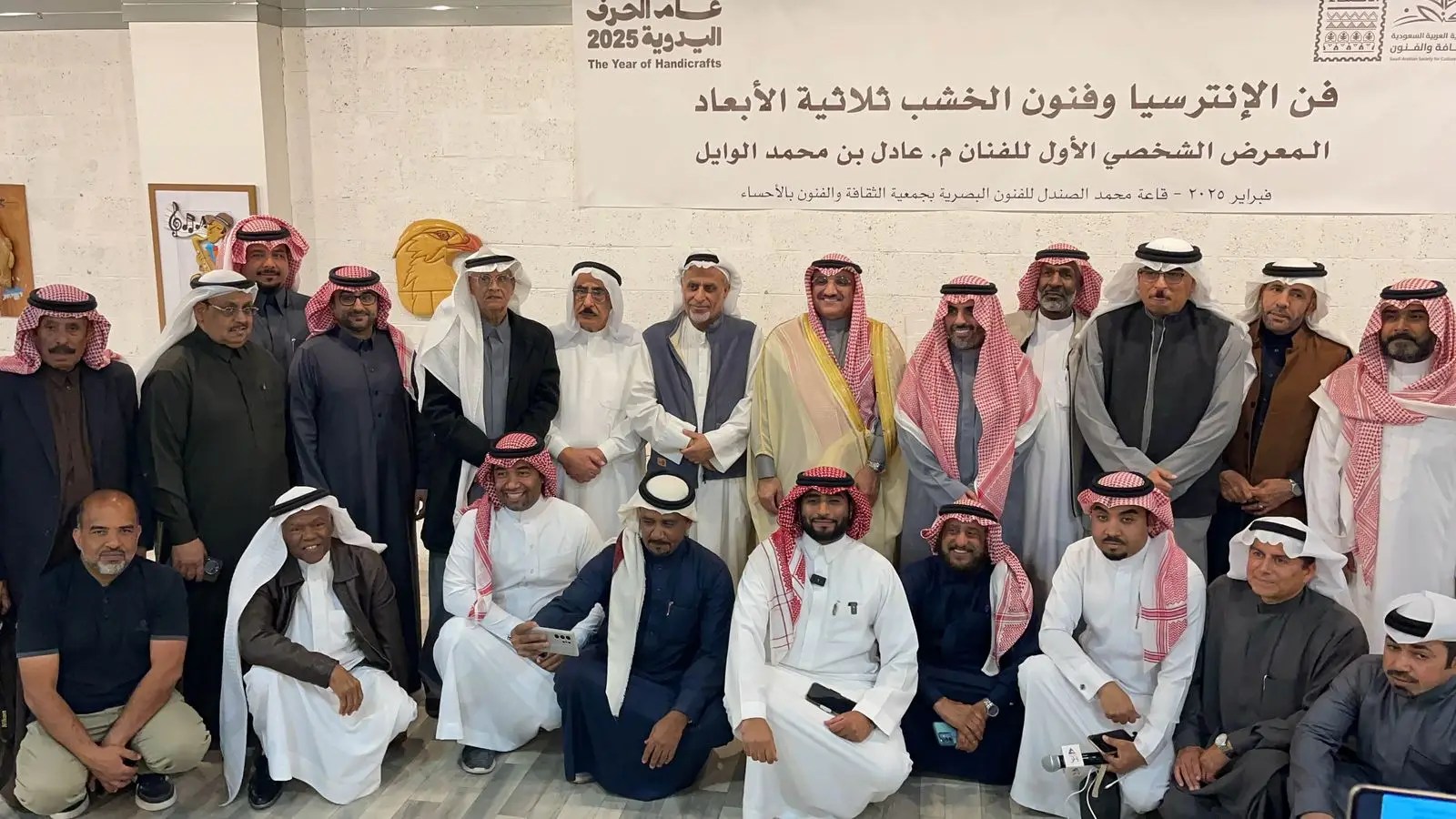 أمين الأحساء يفتتح معرض (فن الإنترسيا) بثقافة وفنون الأحساء