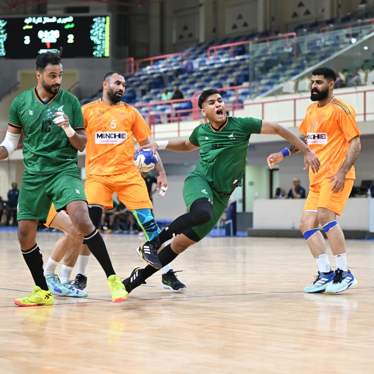 مضر يجتاز النور في قمة مثيرة بـ «دوري كبار اليد»