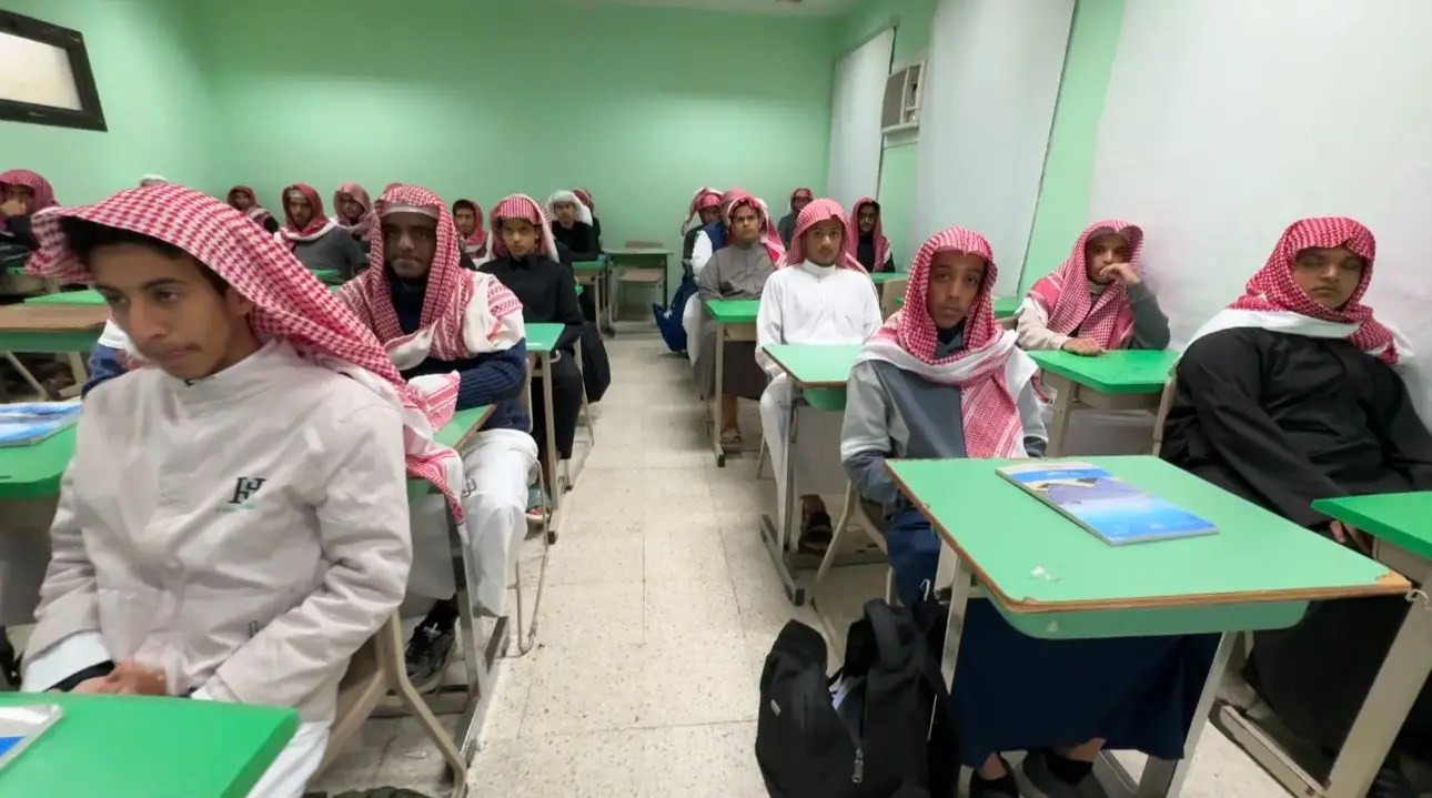 مدير تعليم الطائف يتابع تطبيق الزي الوطني السعودي في المدارس الثانوية