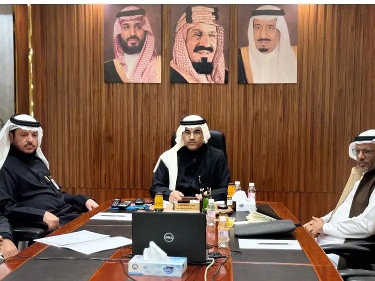 مدير تعليم الطائف لمديري ومديرات المدارس انشرو ثقافة اختبارات نافس بين الطلبة