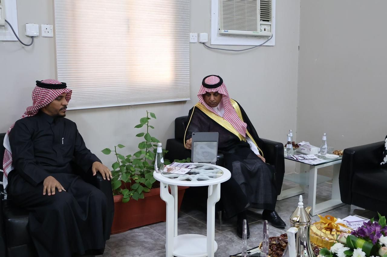 محافظ العيص يدشّن مشروع “حقيبة مكين التدريبية” لتمكين المرأة