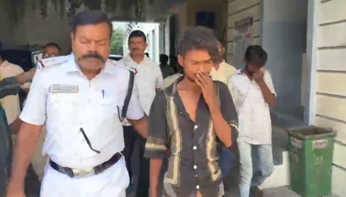 পরিত্যক্ত কোয়ার্টারে অভিযান, ভেস্তে গেল ডাকাতির পরিকল্পনা