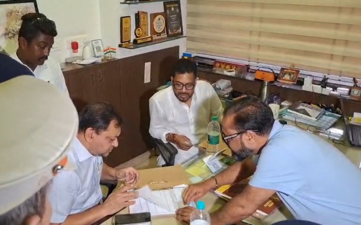 হোটেল পরিদর্শনে মন্ত্রী, নিরাপত্তায় কড়া বার্তা শংকর ঘোষের